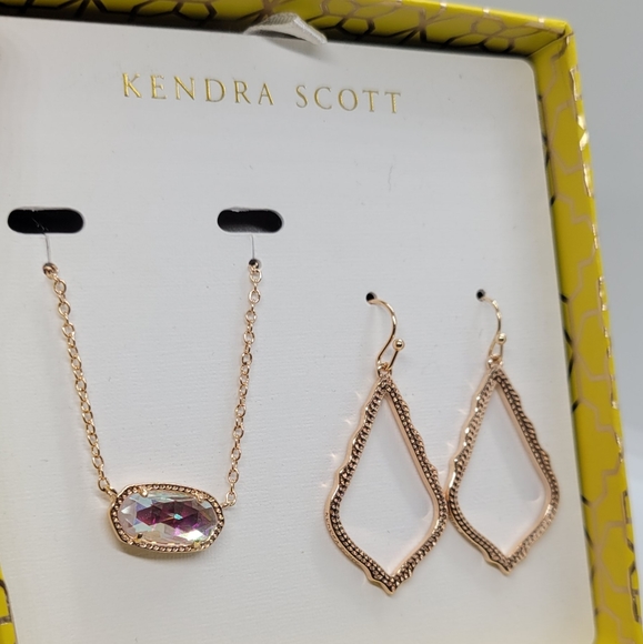 NWT KENDRA SCOTT BLUSH DICHROIC NECKLACE AND EARRINGS SET IN ROSE GOLD GIFT BOX - Picture 1 of 11